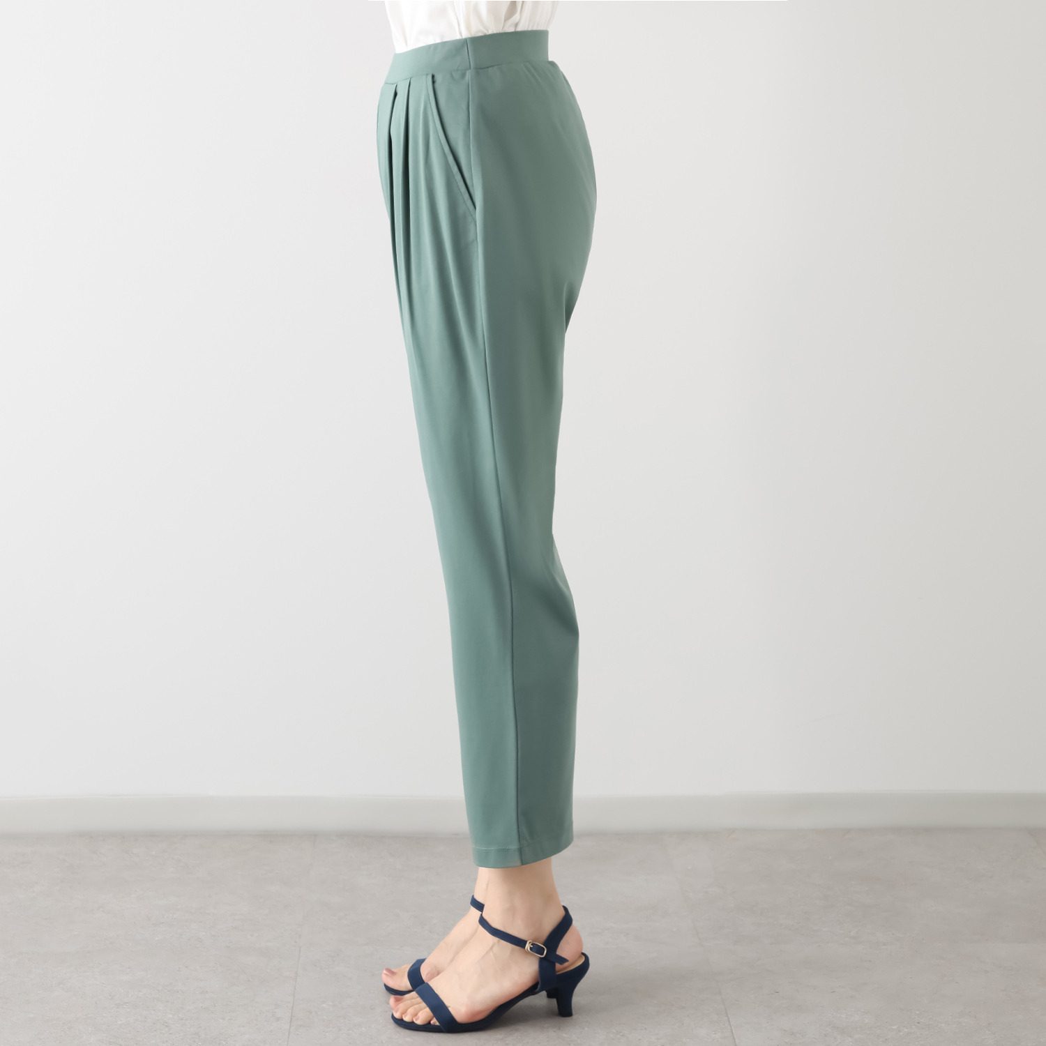 バーチ　ドゥエ 接触冷感 ギザ超長綿ブレンド シルケットスムース ツータック テーパードパンツ