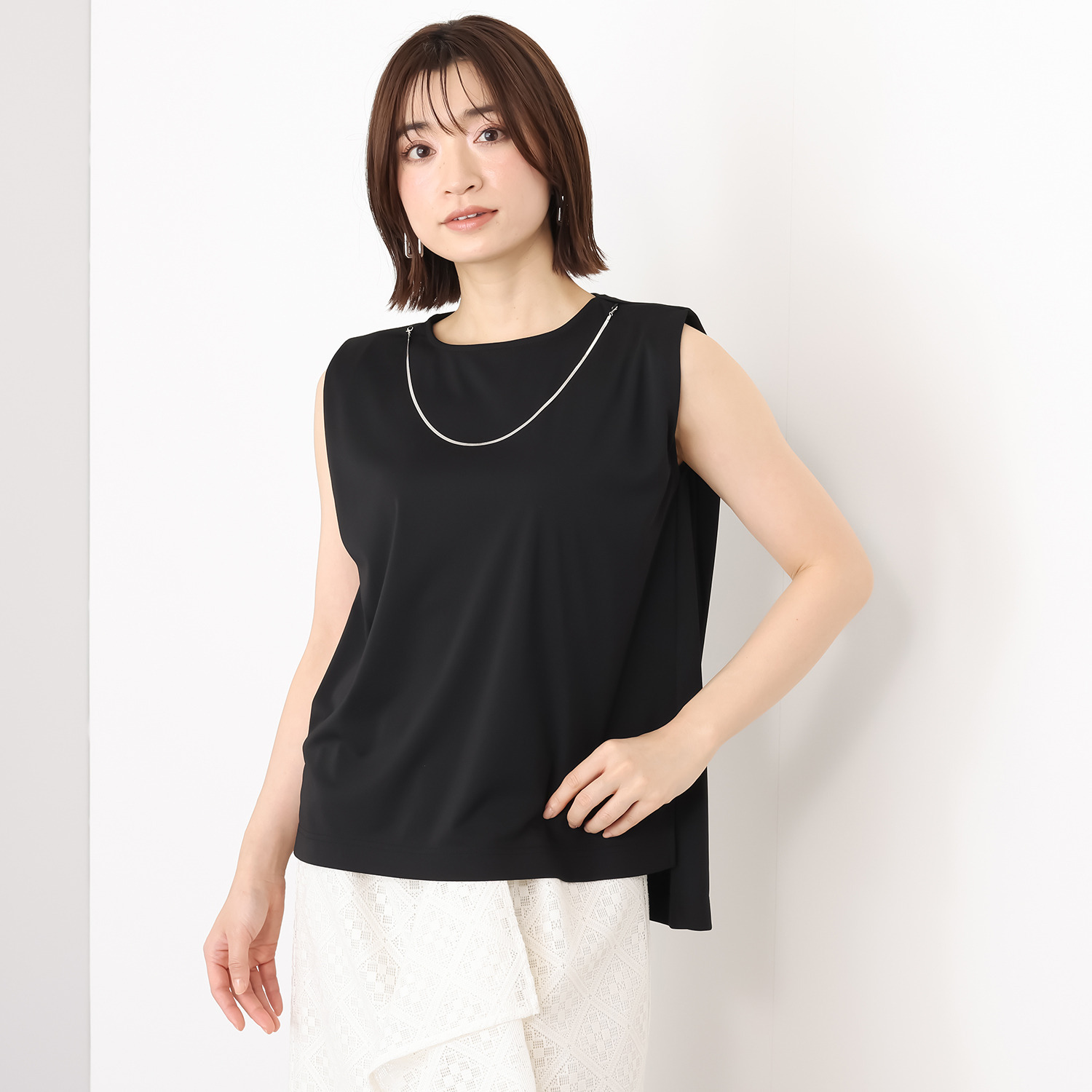 マチュート 着るだけで華やぐ ネックレスモティーフ付 美人カットソー