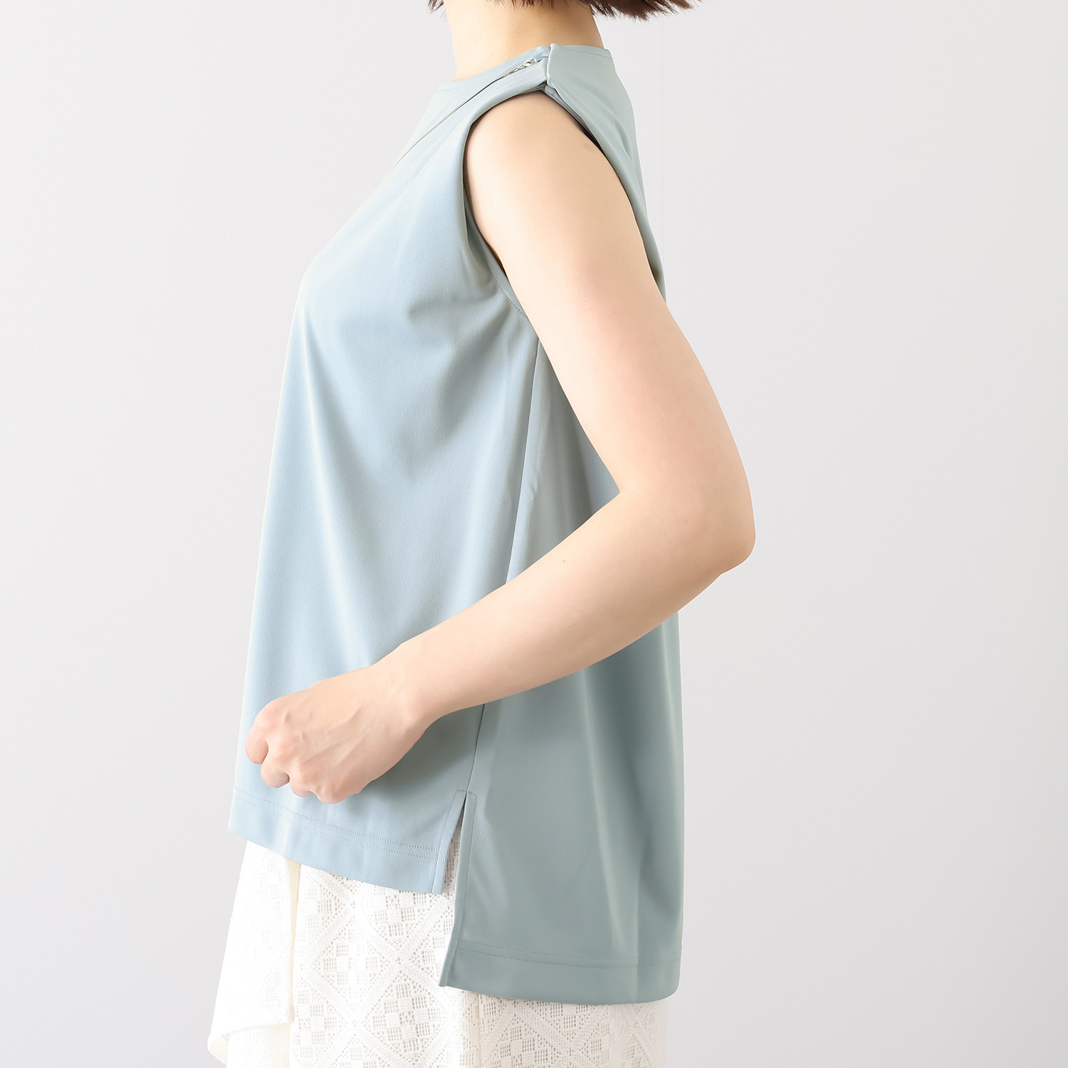 マチュート 着るだけで華やぐ ネックレスモティーフ付 美人カットソー