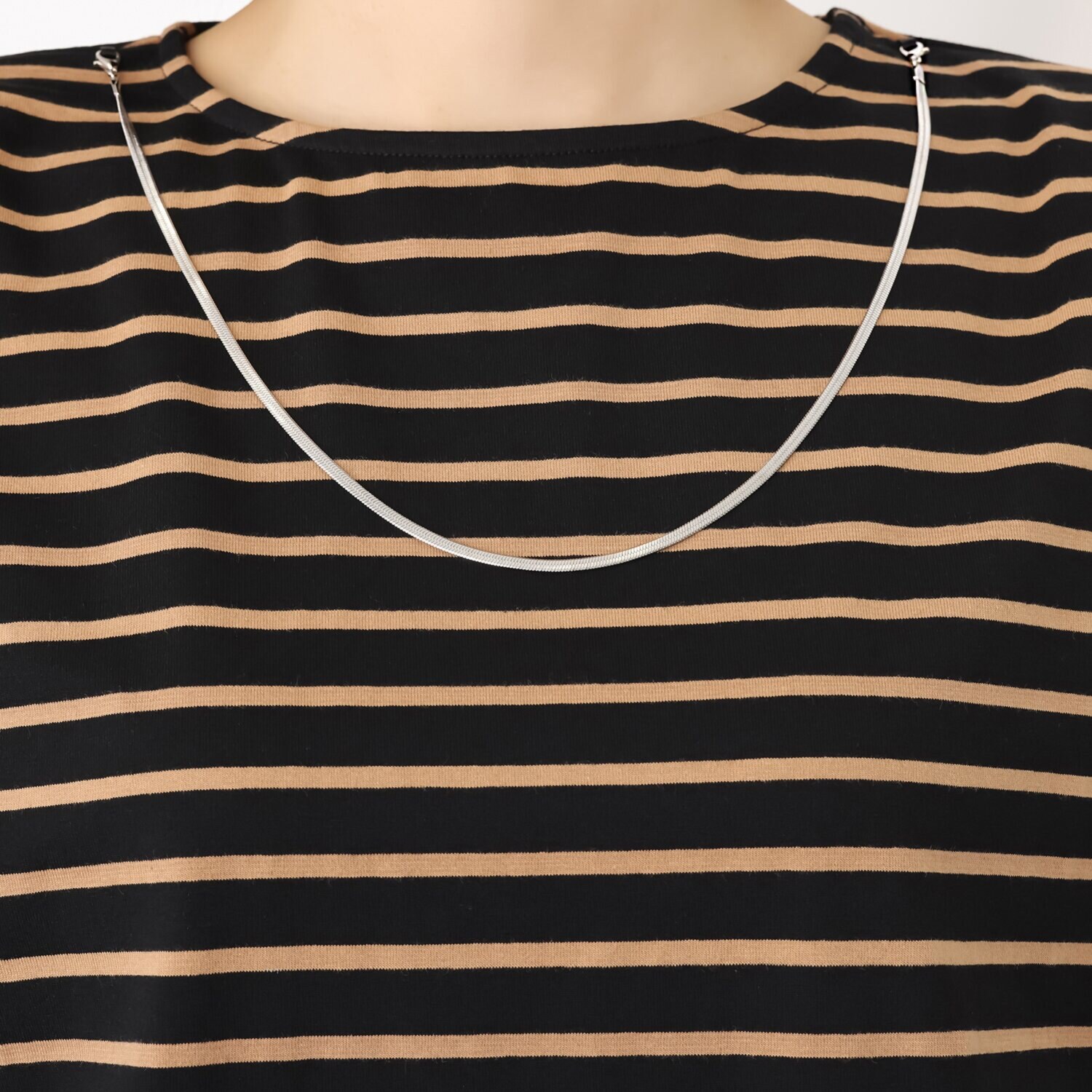 マチュート 着るだけで華やぐ ネックレスモティーフ付 美人カットソー ＜ボーダー柄＞