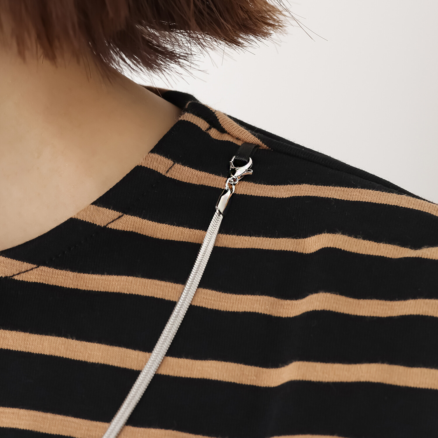 マチュート 着るだけで華やぐ ネックレスモティーフ付 美人カットソー ＜ボーダー柄＞