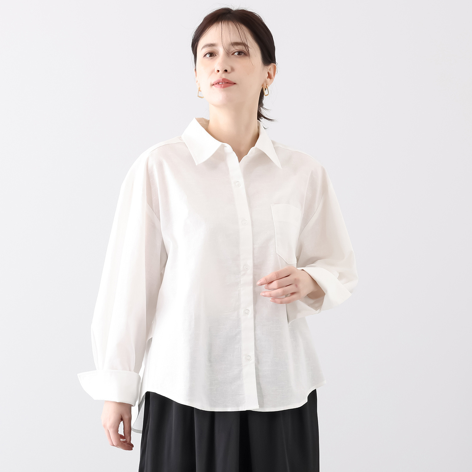 Ｋｕｎｎｙ． 大人のこなれ感を プラスする コットン麻 バックコクーンシャツ