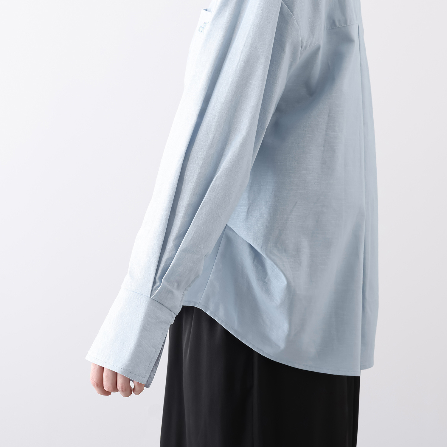 Ｋｕｎｎｙ． 大人のこなれ感を プラスする コットン麻 バックコクーンシャツ