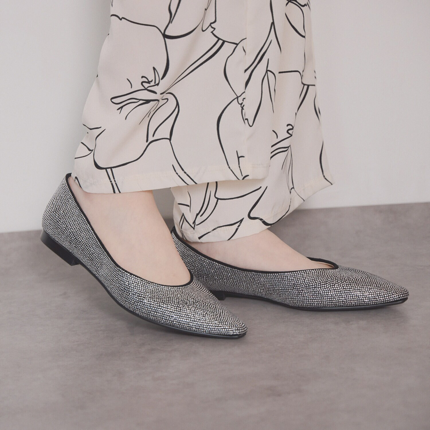 ニカル シープ ラインストーン フラットパンプス