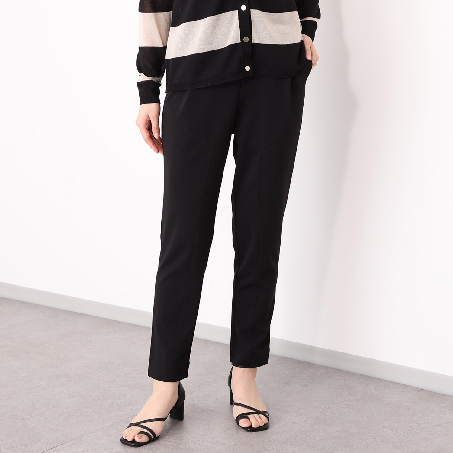 フーア パネルライン ストレッチジャージー テーパードパンツ