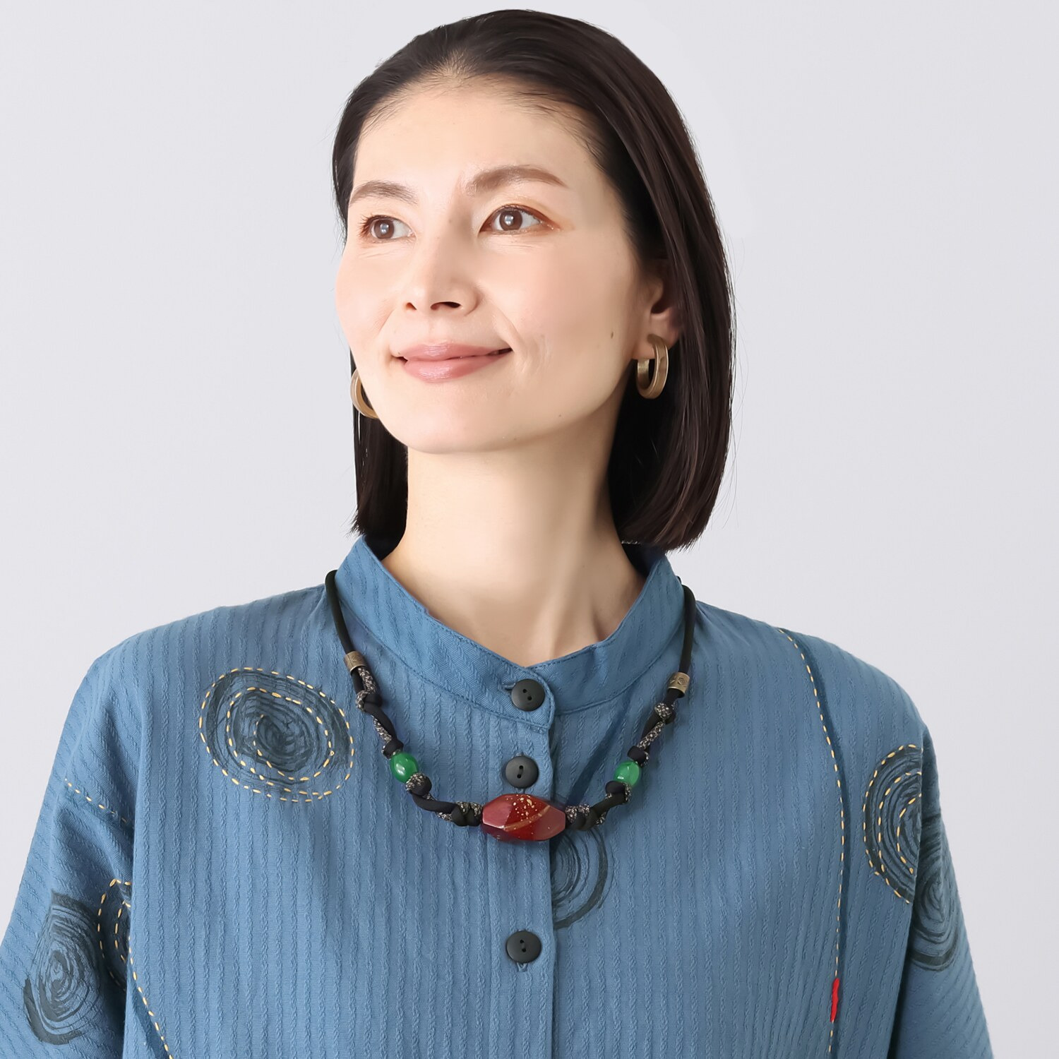 創作りょう 赤に金色模様 ネックレス