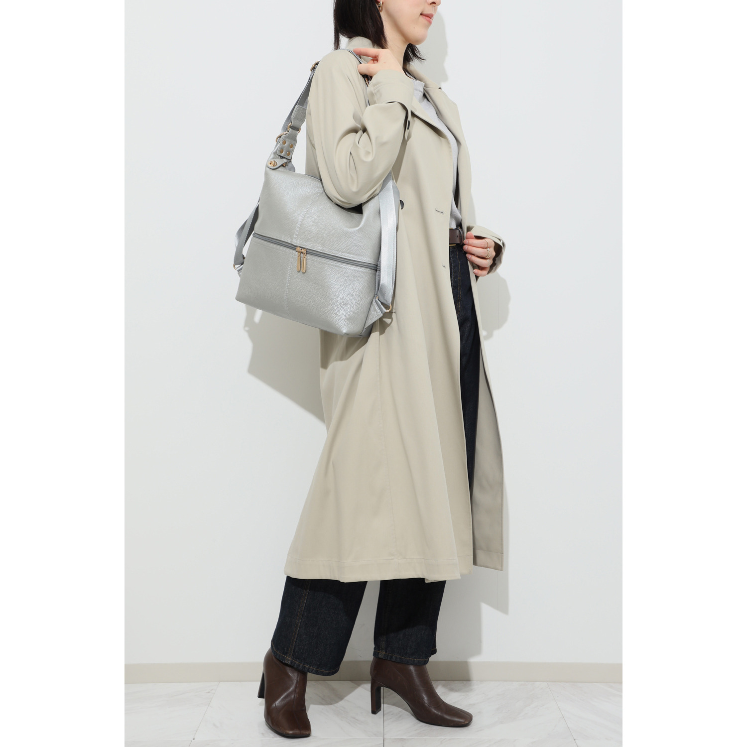 プラスステラ 牛革＆はっ水素材 前後どちらでも使える！ ２ウェイバッグ