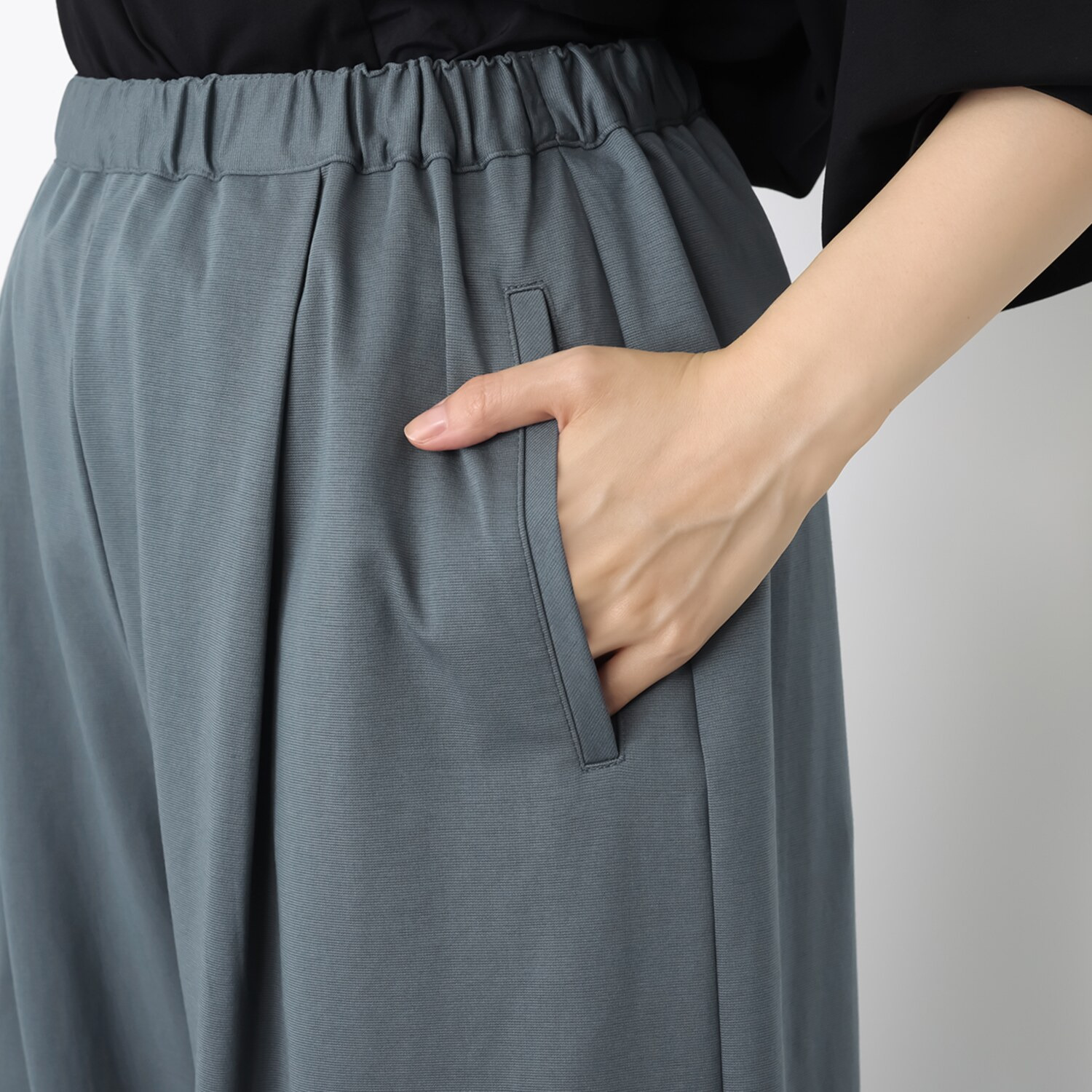 ノアールセレニテ 密かなマテリアルＭＩＸの 九分丈パンツ