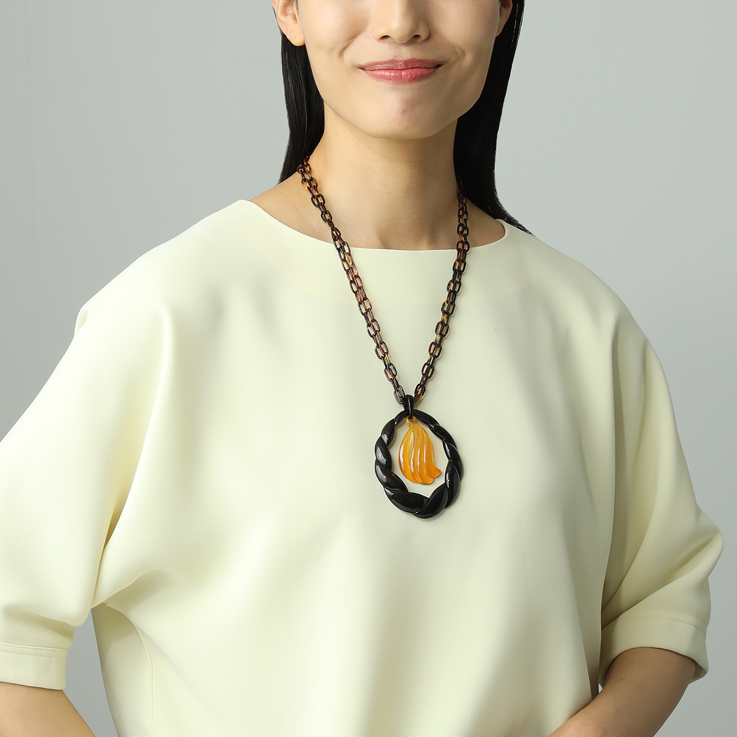 べっこう堂 本べっ甲白甲＆無地 ２連チェーン フレームデザイン ロングペンダント