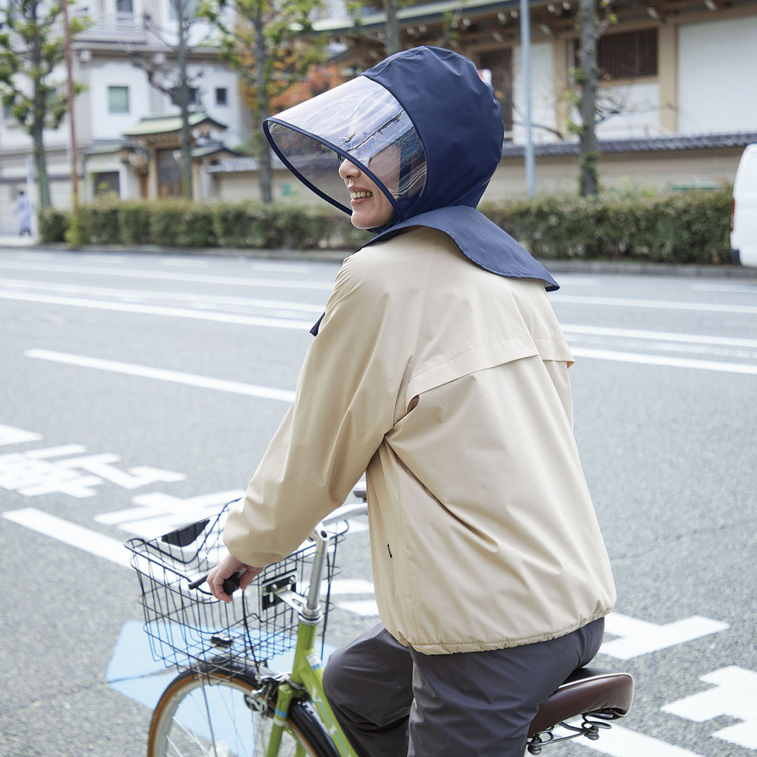帽子を着せ替えられる オシャレな 自転車ヘルメット おしゃヘル ＜レインケープ＞