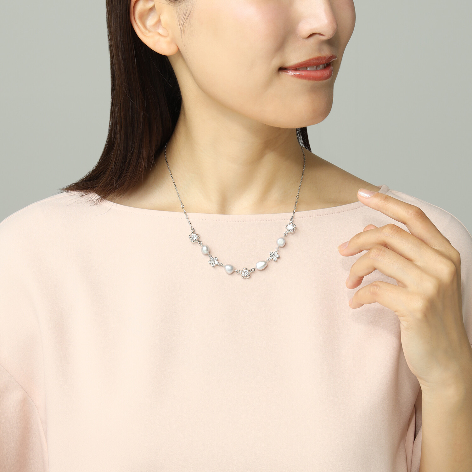 シマ・リリアーナ ＣＺ＆淡水パール フラワーモティーフ ネックレス