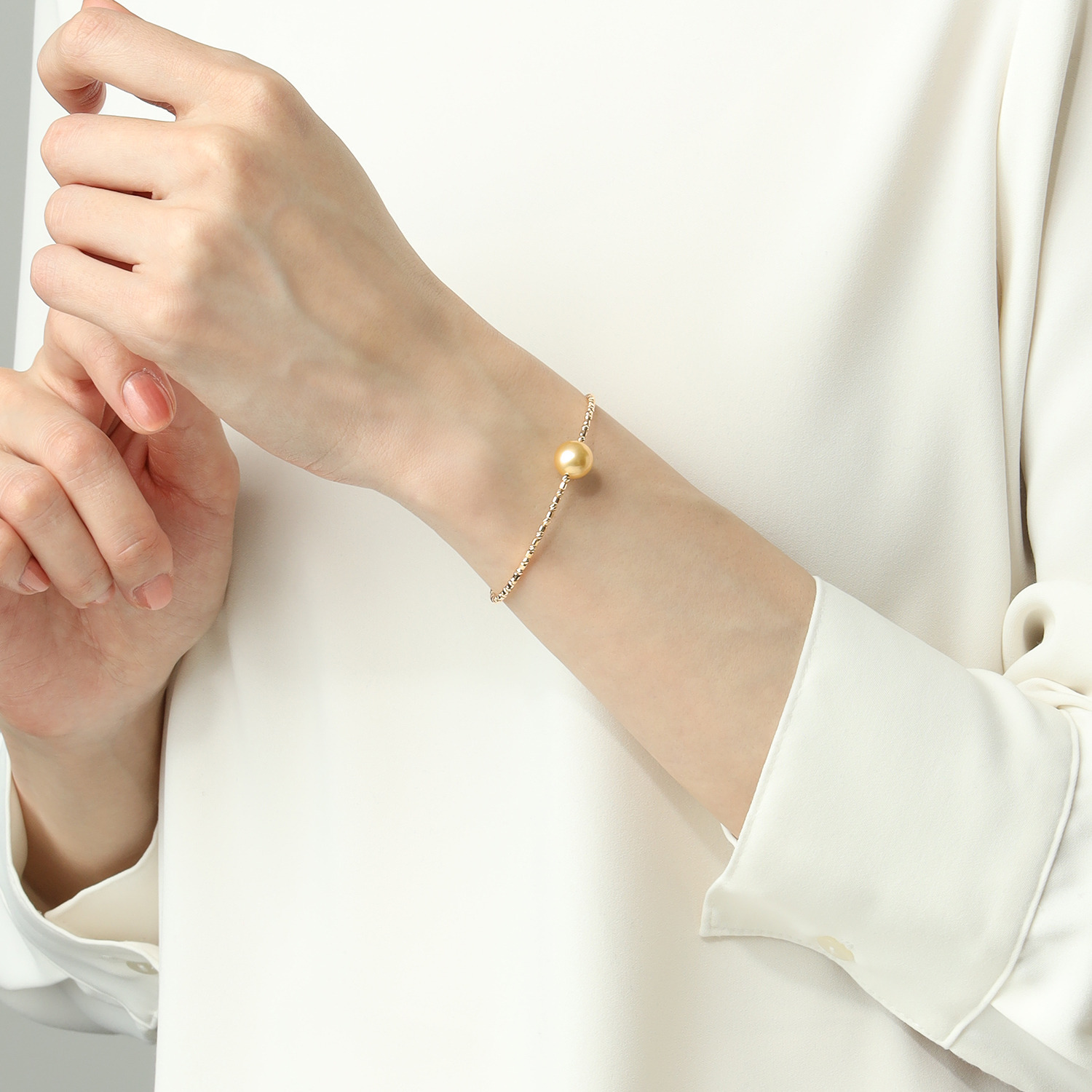 ジュペレジョーヌ １８Ｋ ゴールデン白蝶パール トゥインクル フレキシブルバングル