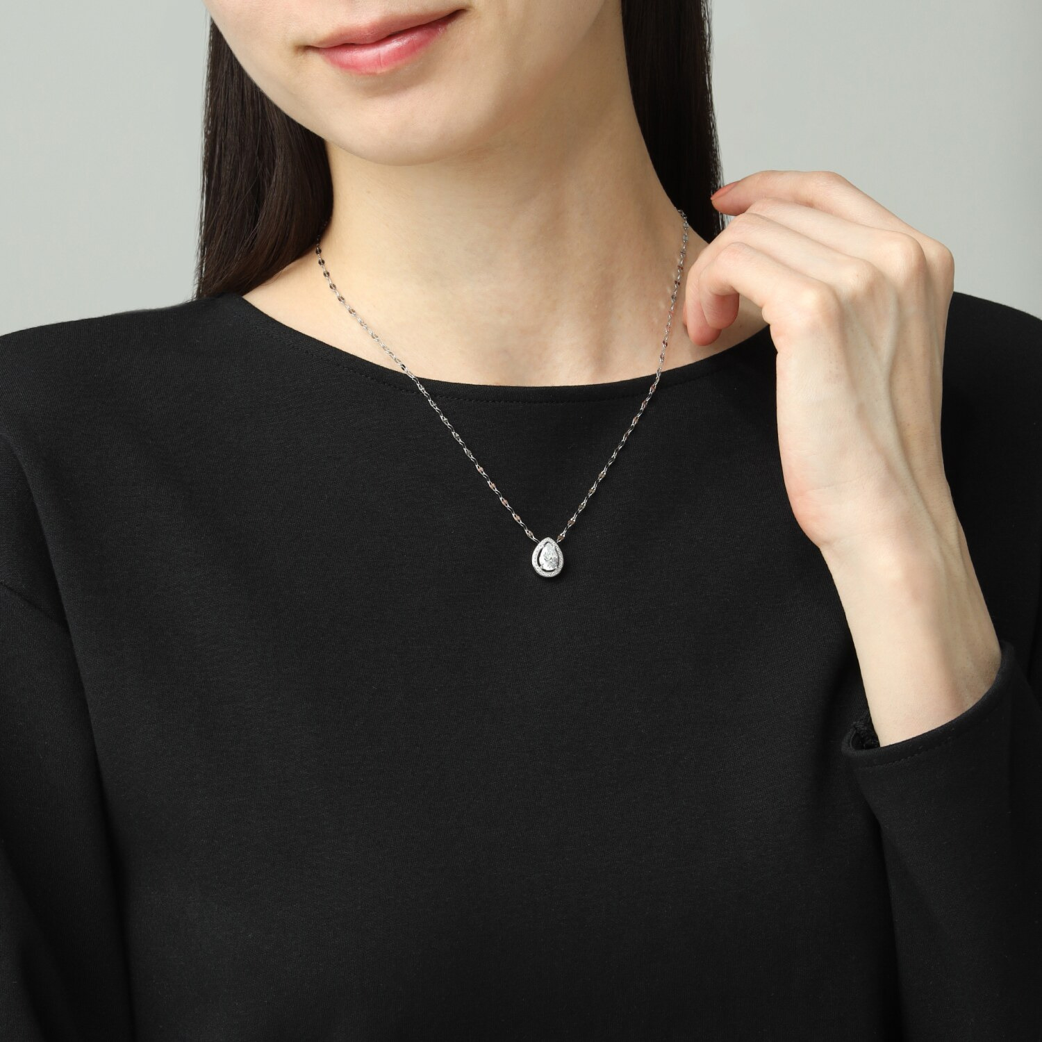 ニューヨークからの贈り物 シルバー　ＣＺ ニューヨーク・ エクセプショナル・ カット（Ｒ） ペアシェイプペンダント “リティシア”