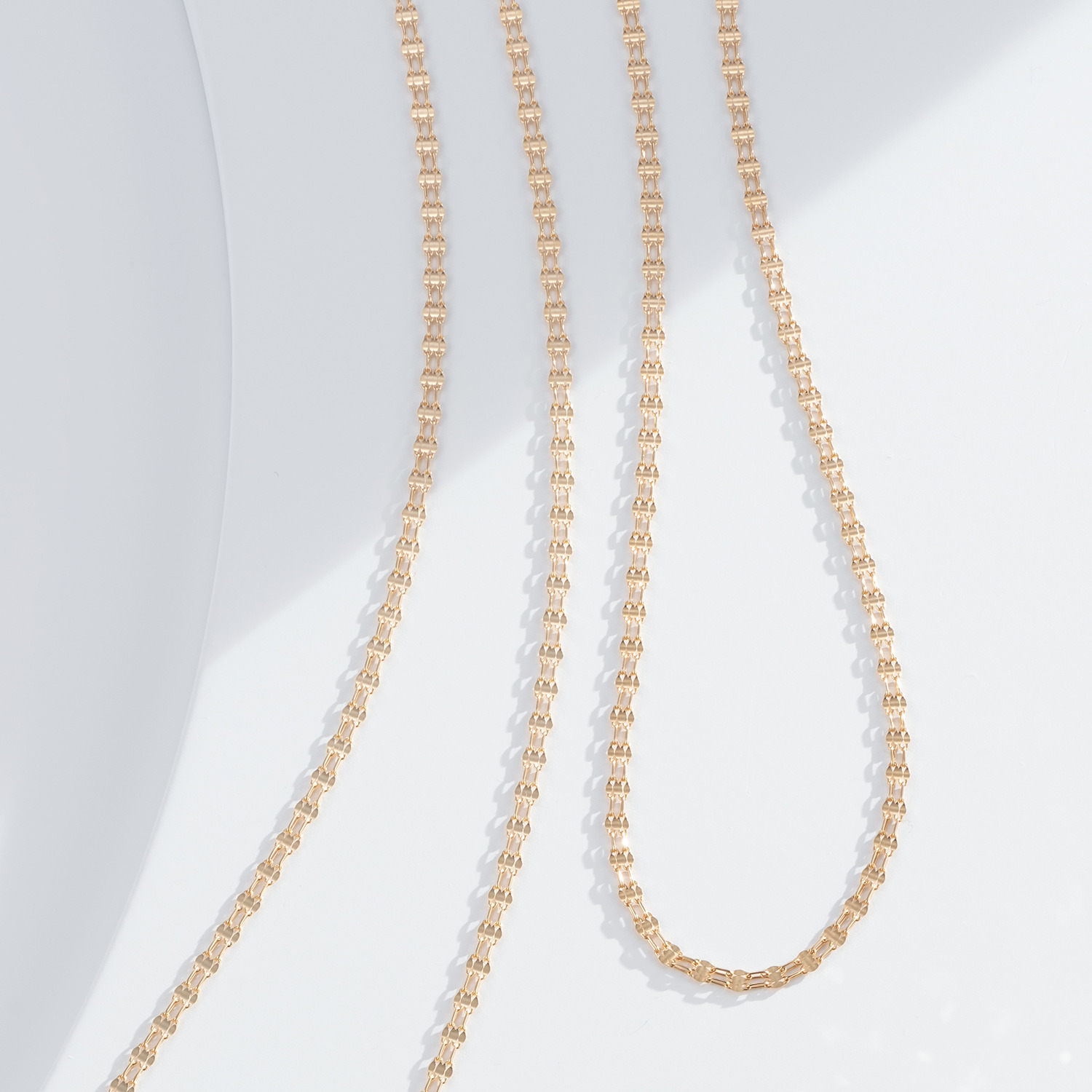 シャイン　シュプリーム １８Ｋ ビスマルク スライドネックレス