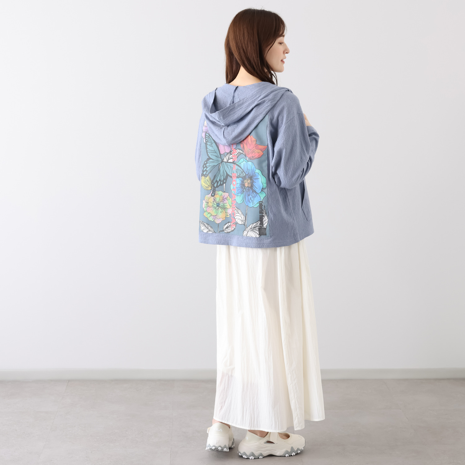 スカラー ローズジャガード 花蝶アップリケ パーカー