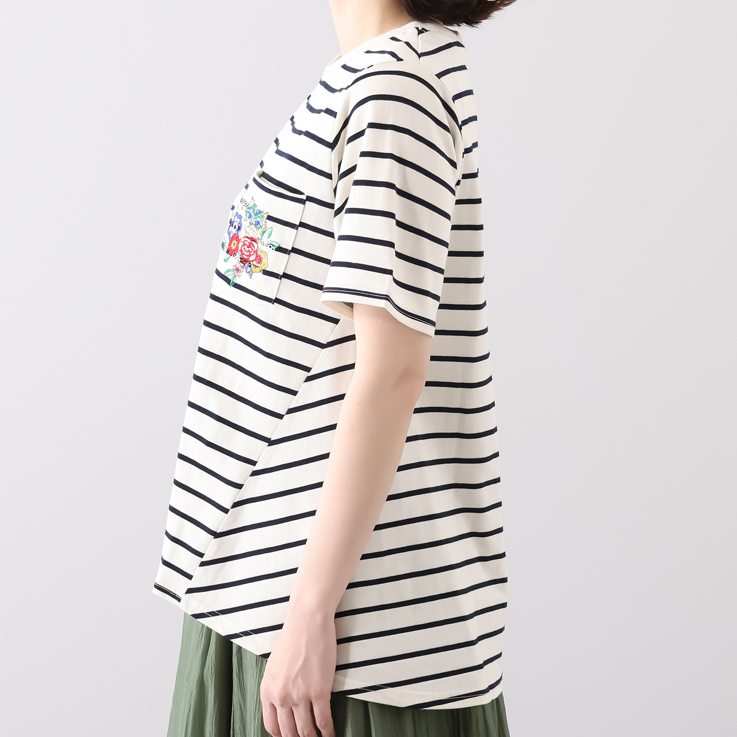 スカラー ネコ花刺しゅう Ｔシャツ