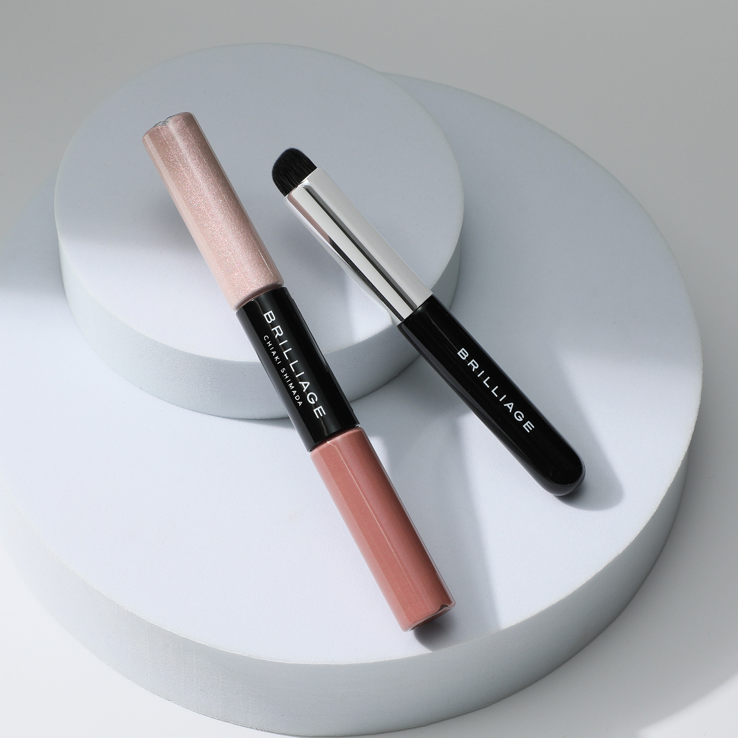 ブリリアージュ アイ　デュアル タッチ　カラーズ ＜０１　赤・ピンク＞＆ フィンガーブラシ