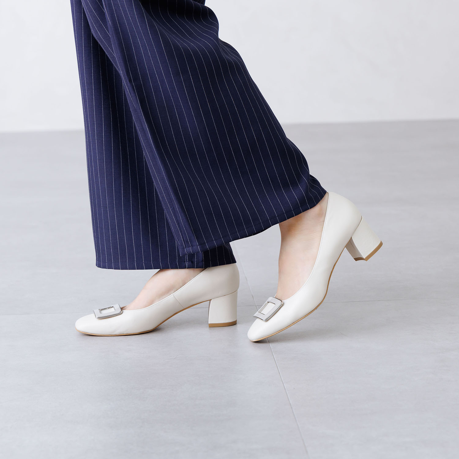 卑弥呼 スクエアバックル チャンキーヒール パンプス