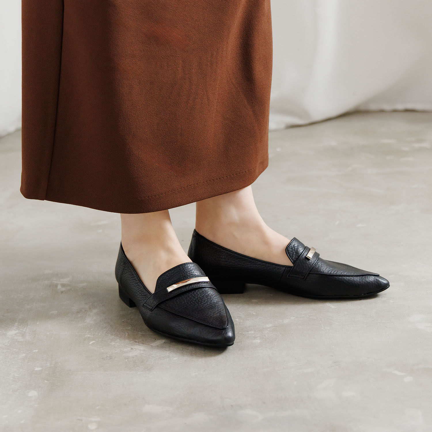 卑弥呼 メタルバー ポインテッドトゥ ローファー