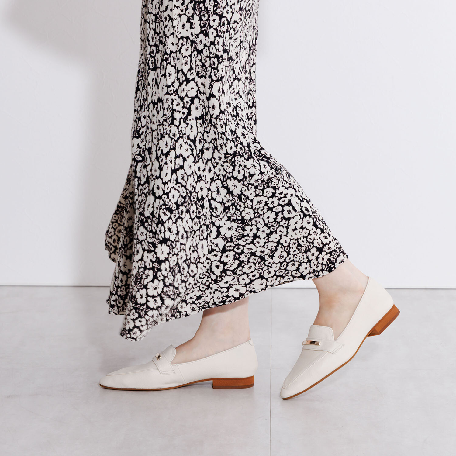 卑弥呼 メタルバー ポインテッドトゥ ローファー