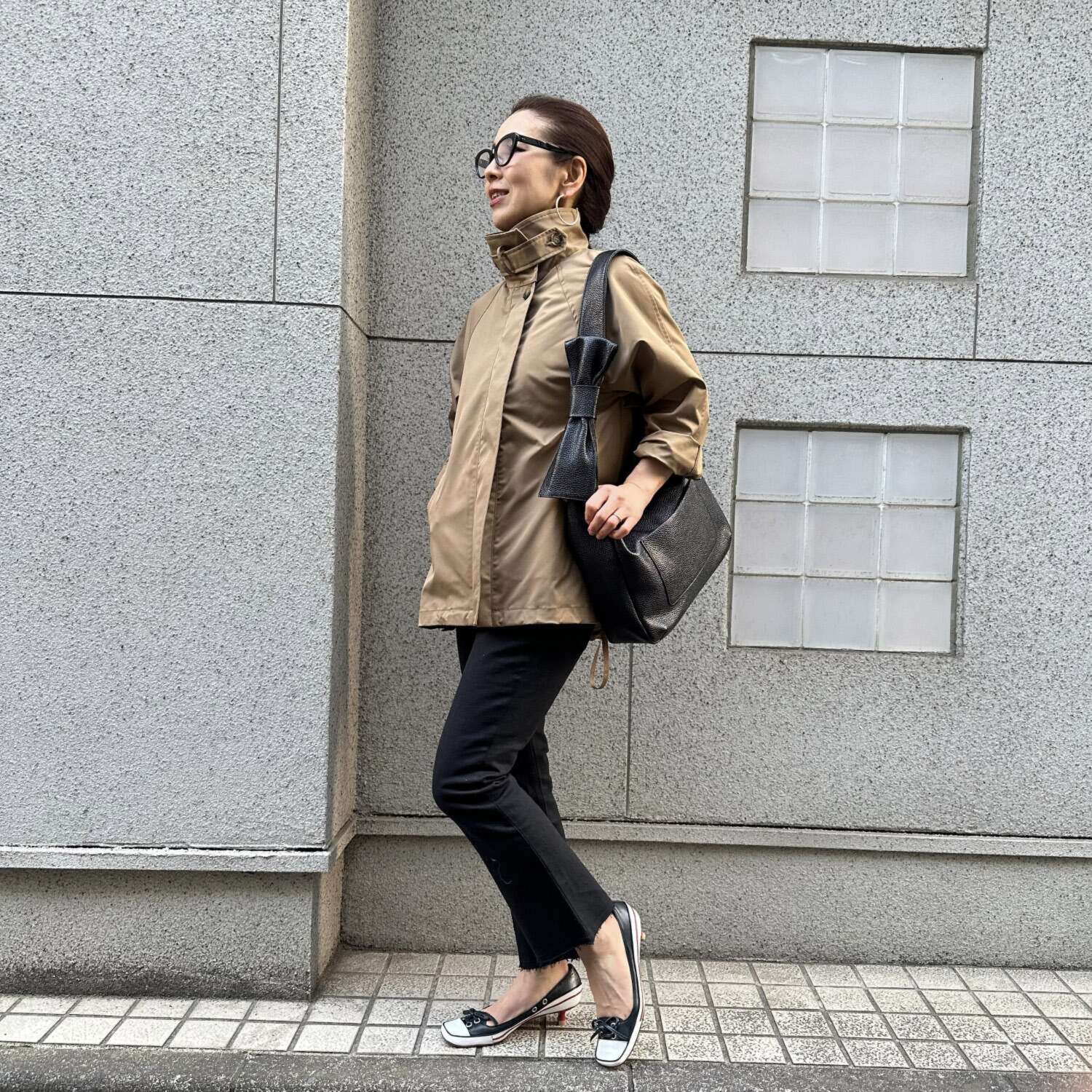 タマミ　ワタナベ 牛革型押し ショルダーバッグ “ブルック凛”