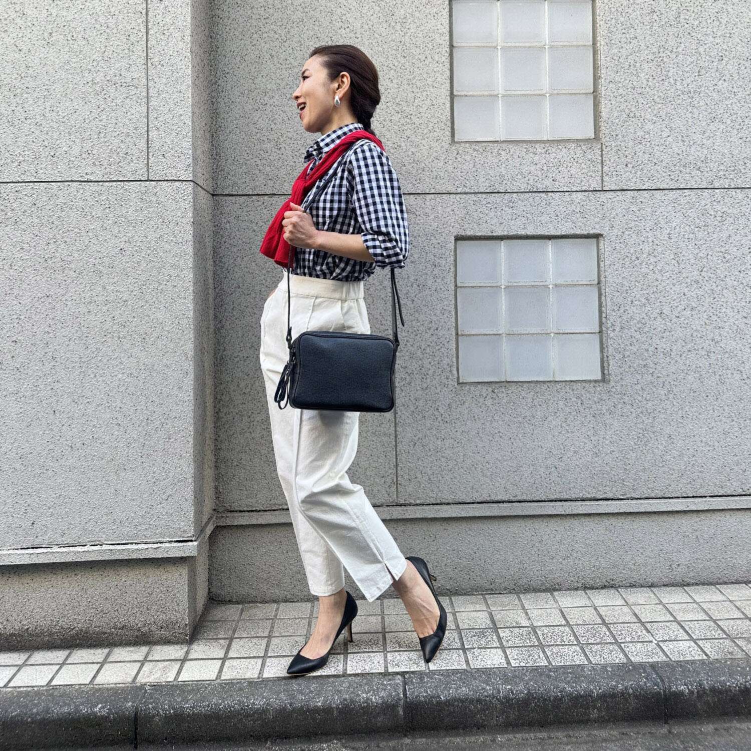 タマミ　ワタナベ 牛革型押し ショルダーバッグ “パンドミーフォーミー”