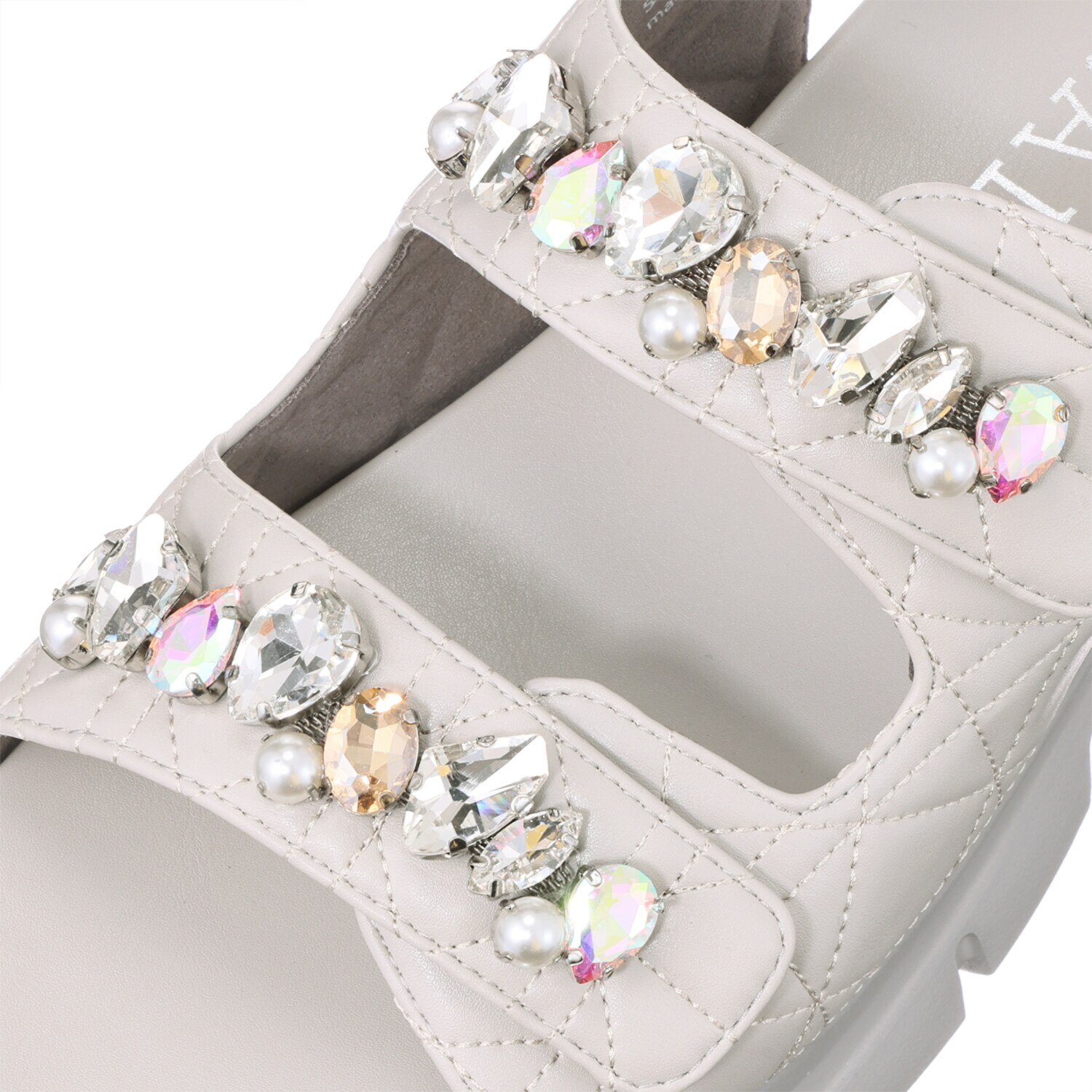 ニカル パールビジュウ キルティング ボリュームサンダル