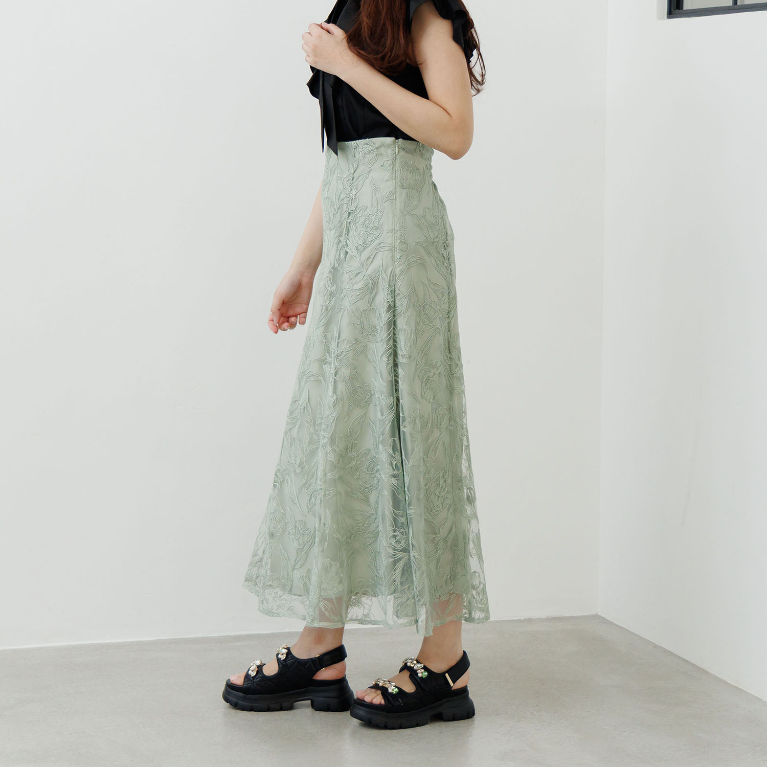 ニカル パールビジュウ キルティング ボリュームサンダル