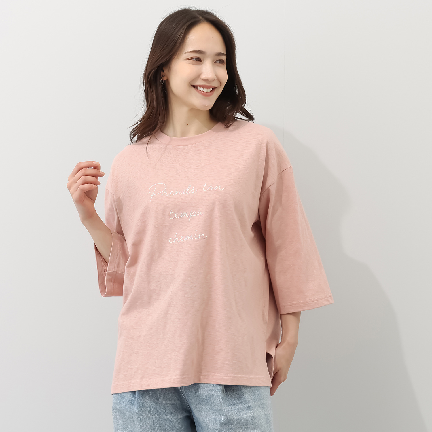 エムエムオー 刺しゅうのロゴが目を惹く 綿１００％ 七分袖 クルーネックＴシャツ