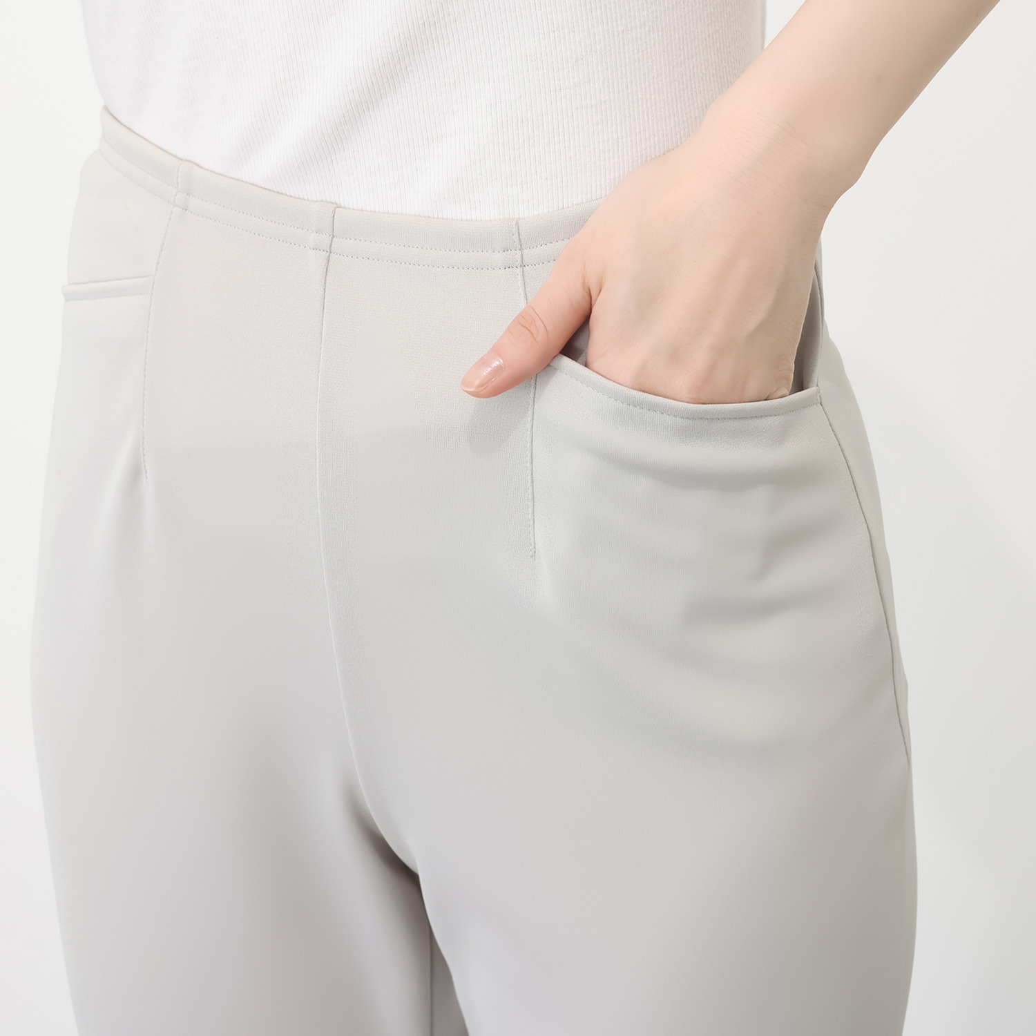 上質ごこち ＵＶカット・接触冷感 ストレートパンツ ＜股下６５ｃｍ＞