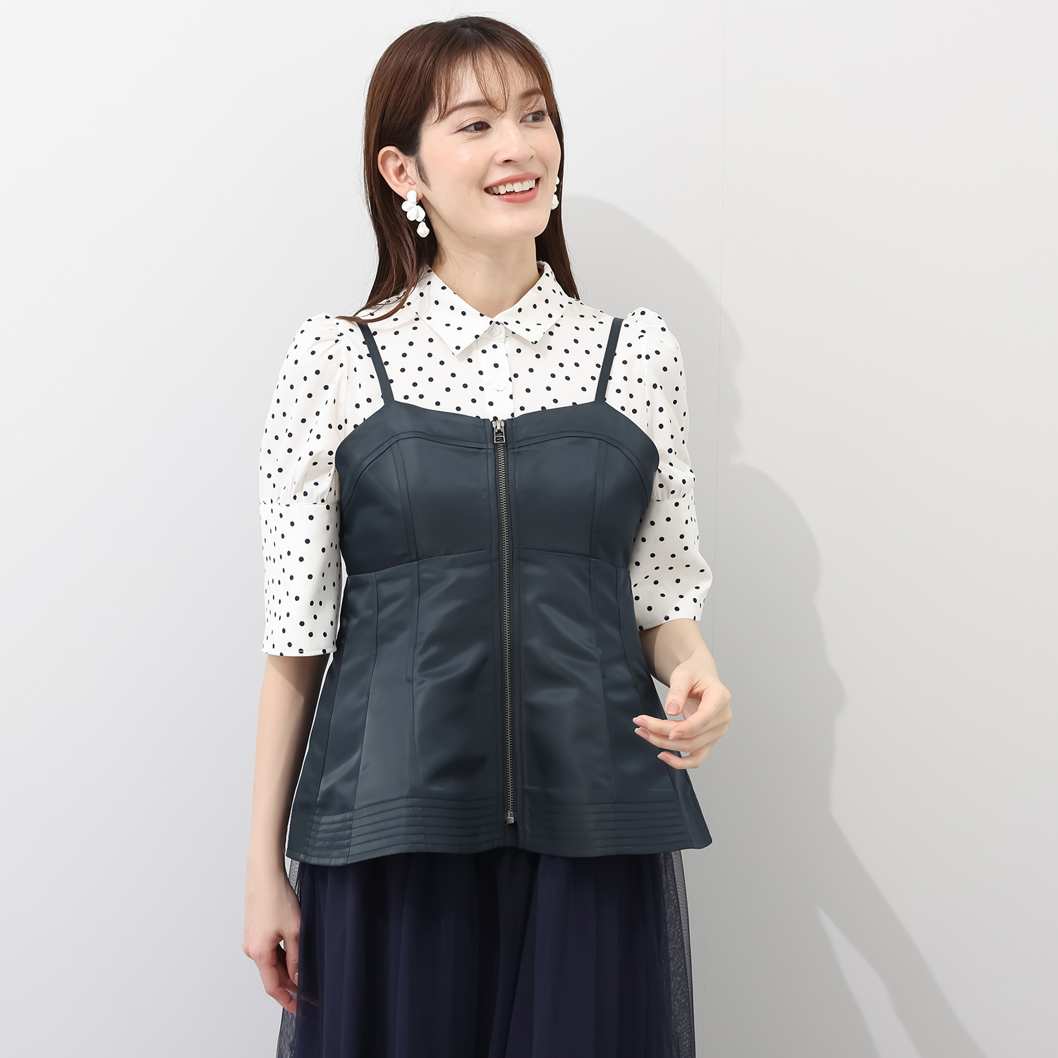 マダムミーナ シャイニーツイル フロントジップ ペプラムシルエット ビスチェ