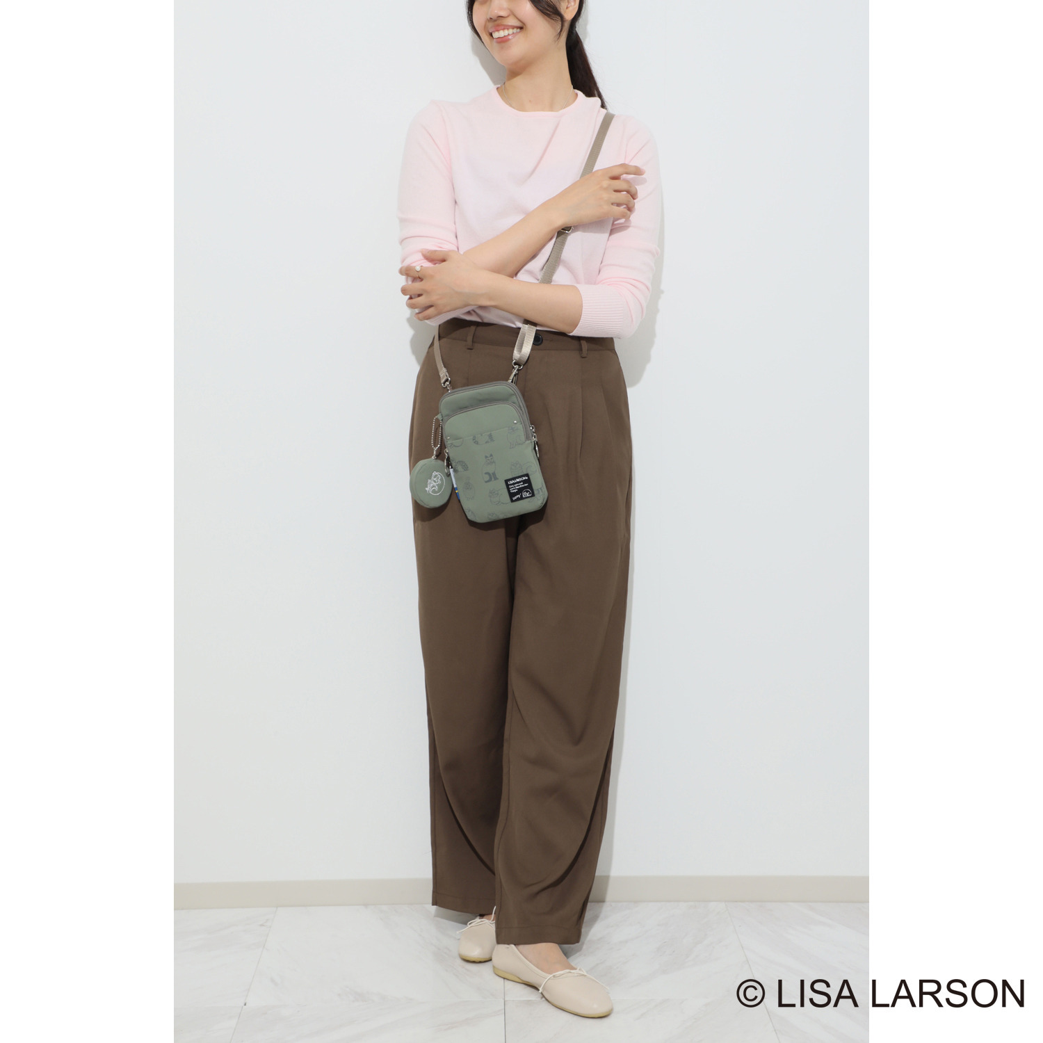 リサ・ラーソン はっ水軽量ナイロン スケッチねこたち ショルダーポーチ ＜ミニポーチ付＞