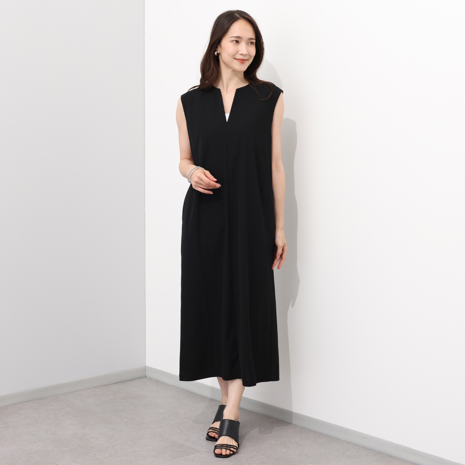 マンスリートライミー ドライタッチジャージー すっきりシルエット キーネックワンピース