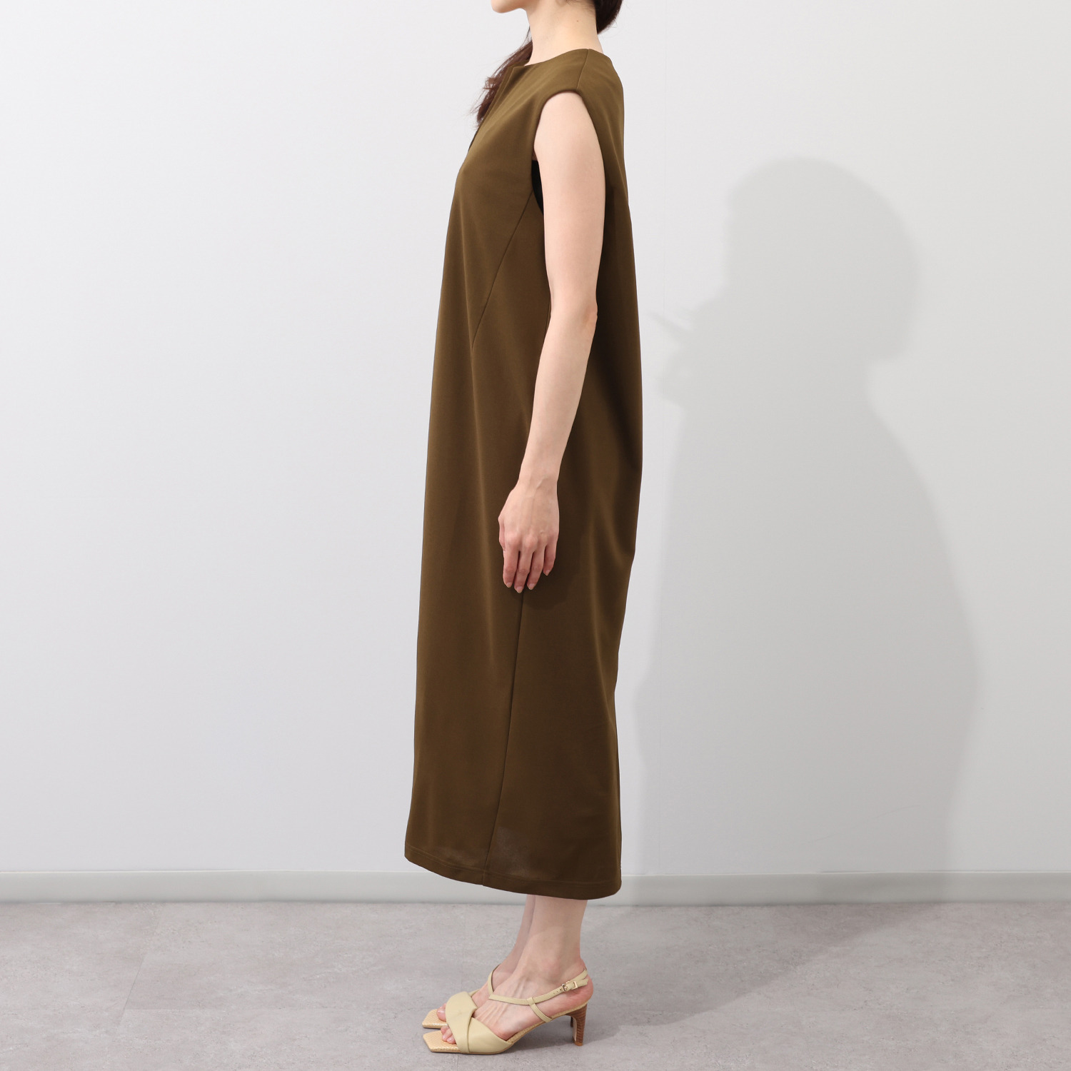 マンスリートライミー ドライタッチジャージー すっきりシルエット キーネックワンピース