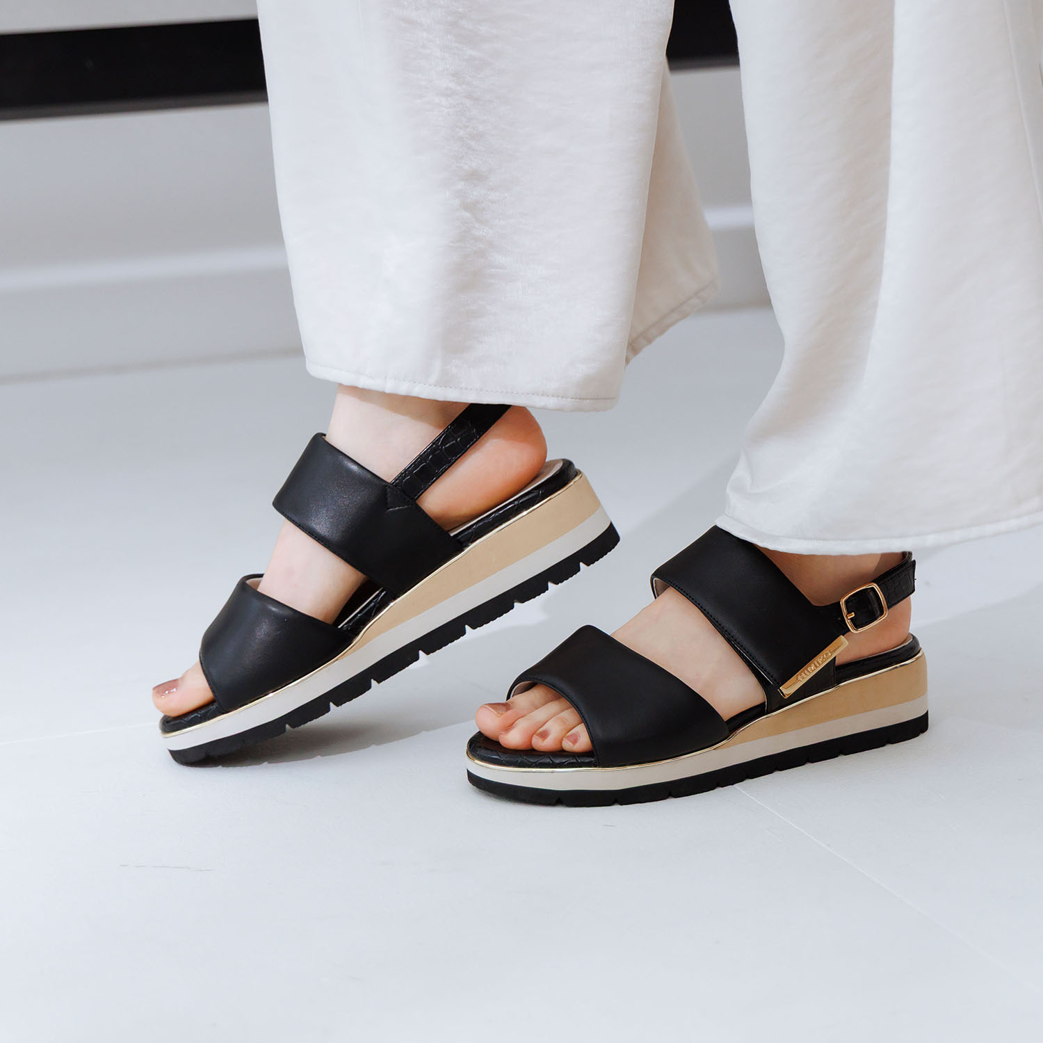 卑弥呼 ソフトシープレザー フレキシブルベルト パデットサンダル