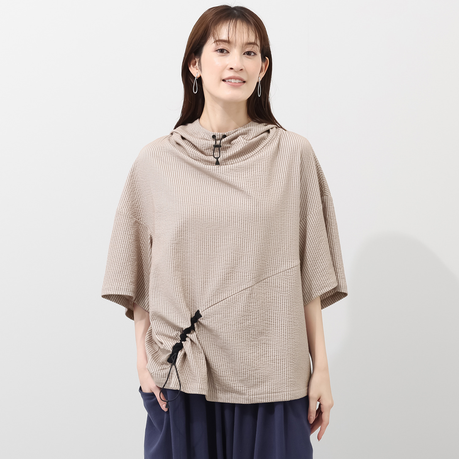 ゼロゼロエスエスインク シルエット自在 フードデザイントップス