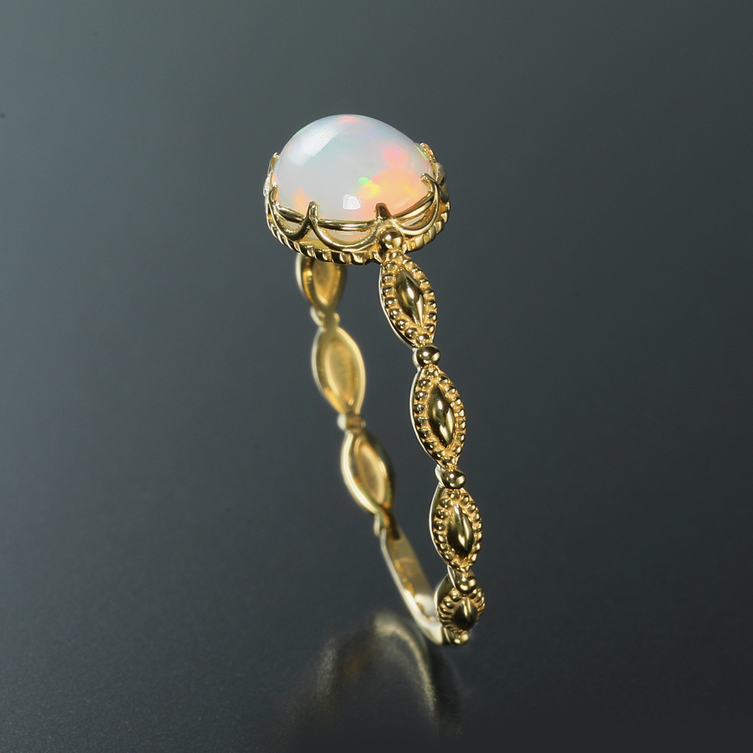 カレイドスコピオ 宝石界の万華鏡 １８Ｋ オパールリング