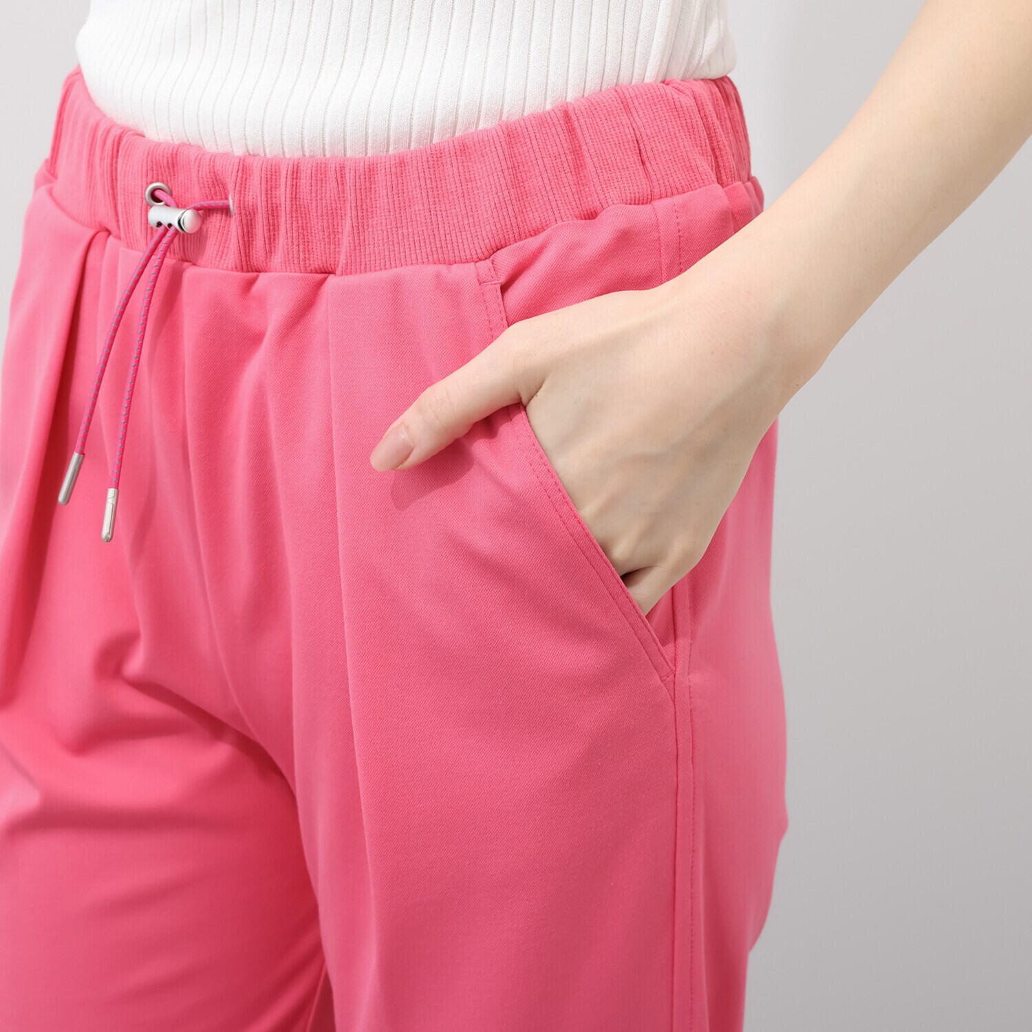 シーン ドライタッチ ワンタック 美脚シルエットパンツ
