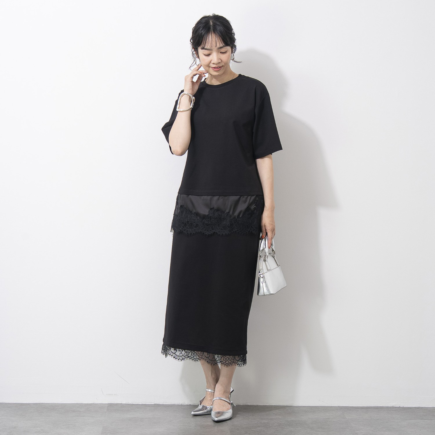 オン　ザ　エッジ サテンとレースで華やか １枚でもレイヤードでも コーディネイトに使える！ 接触冷感 半袖プルオーバー