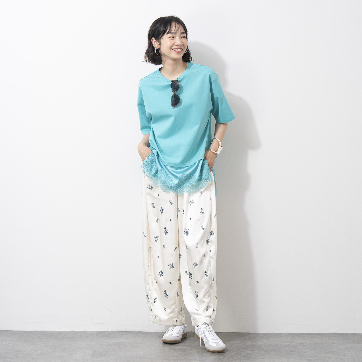 オン　ザ　エッジ サテンとレースで華やか １枚でもレイヤードでも コーディネイトに使える！ 接触冷感 半袖プルオーバー