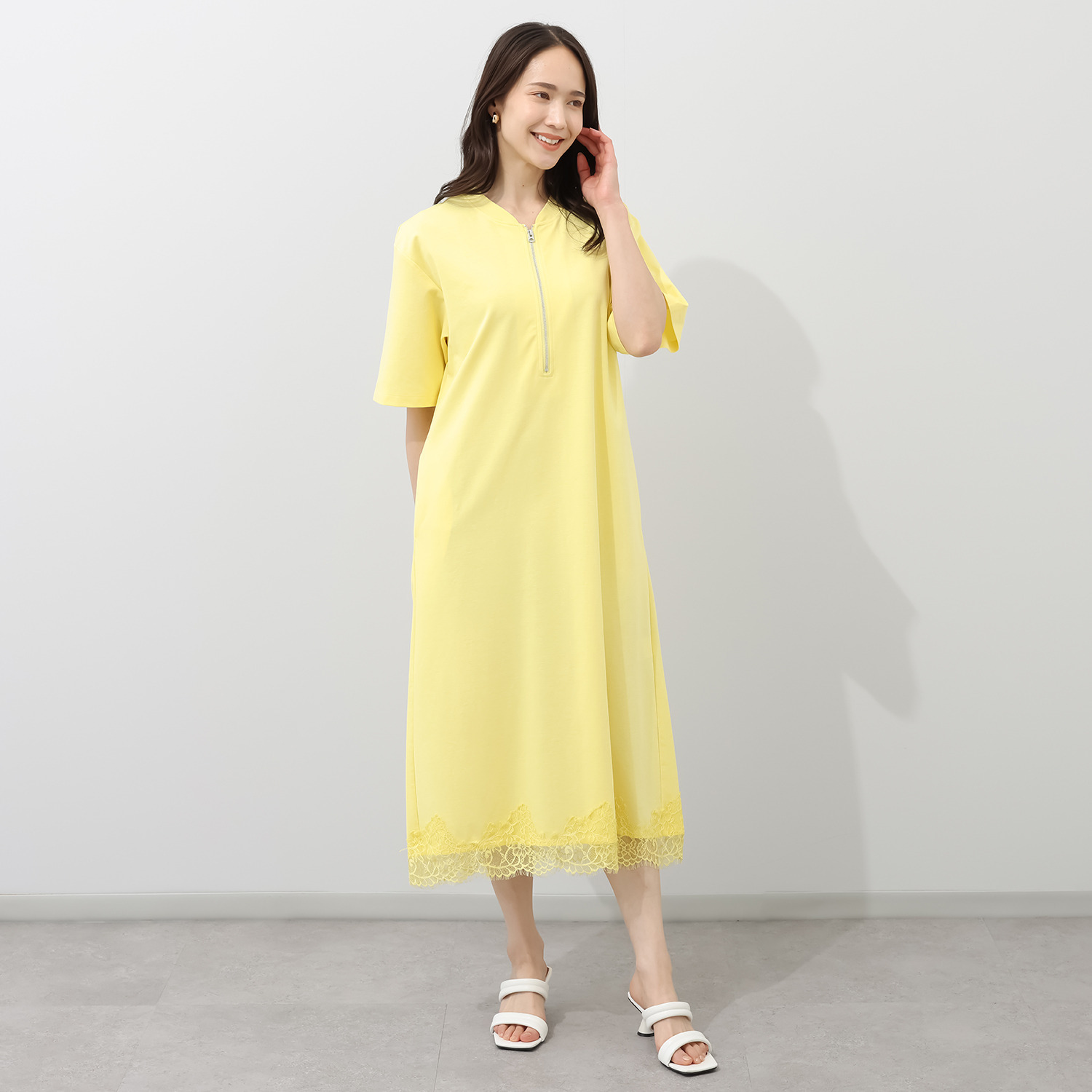 オン　ザ　エッジ フロントジップがきらり ボディに風通る 接触冷感が気持ちいい 裾レースワンピース