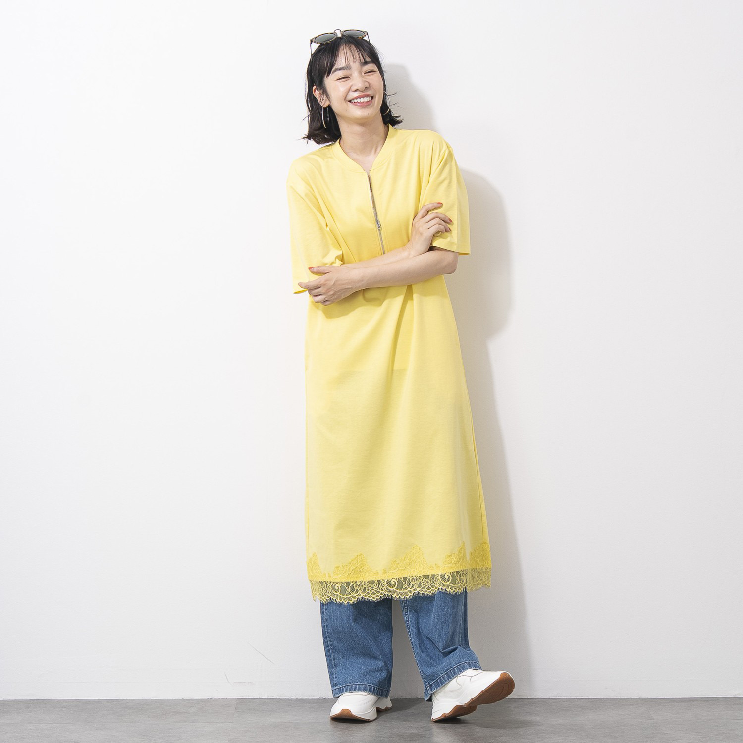 オン　ザ　エッジ フロントジップがきらり ボディに風通る 接触冷感が気持ちいい 裾レースワンピース