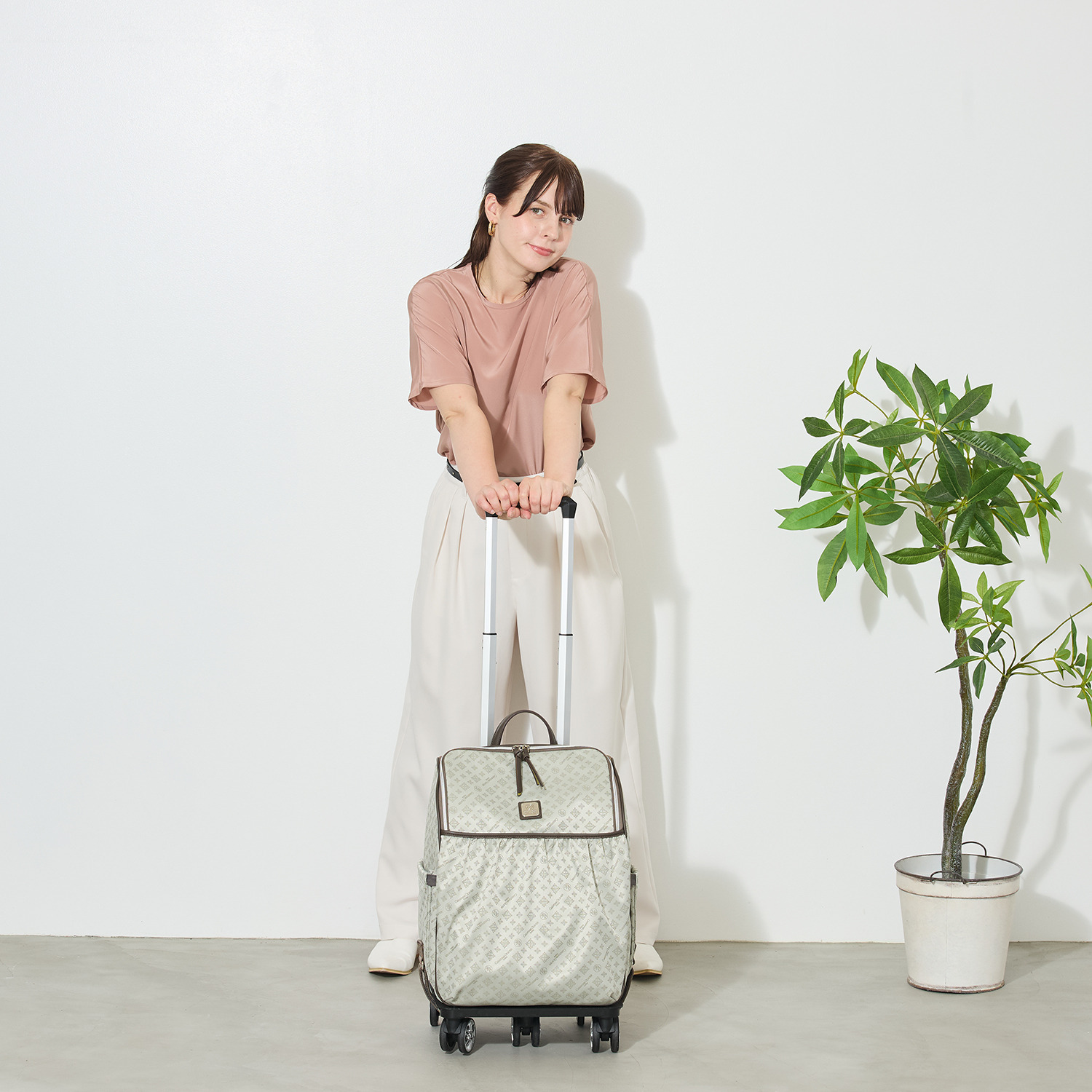 クリスチャン　オリビエ はっ水ジャガード 洗練ギャザー 大人のエアリー 脱着可能キャリーカート