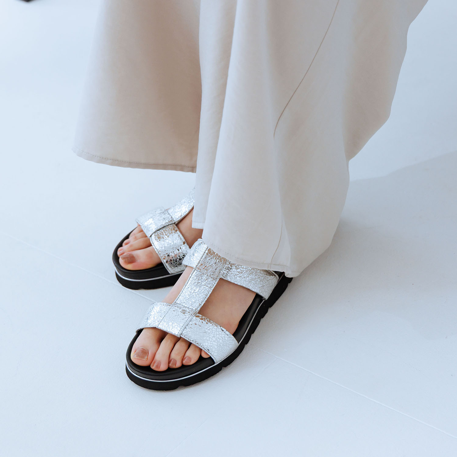 卑弥呼 レザー パデットベルトサンダル