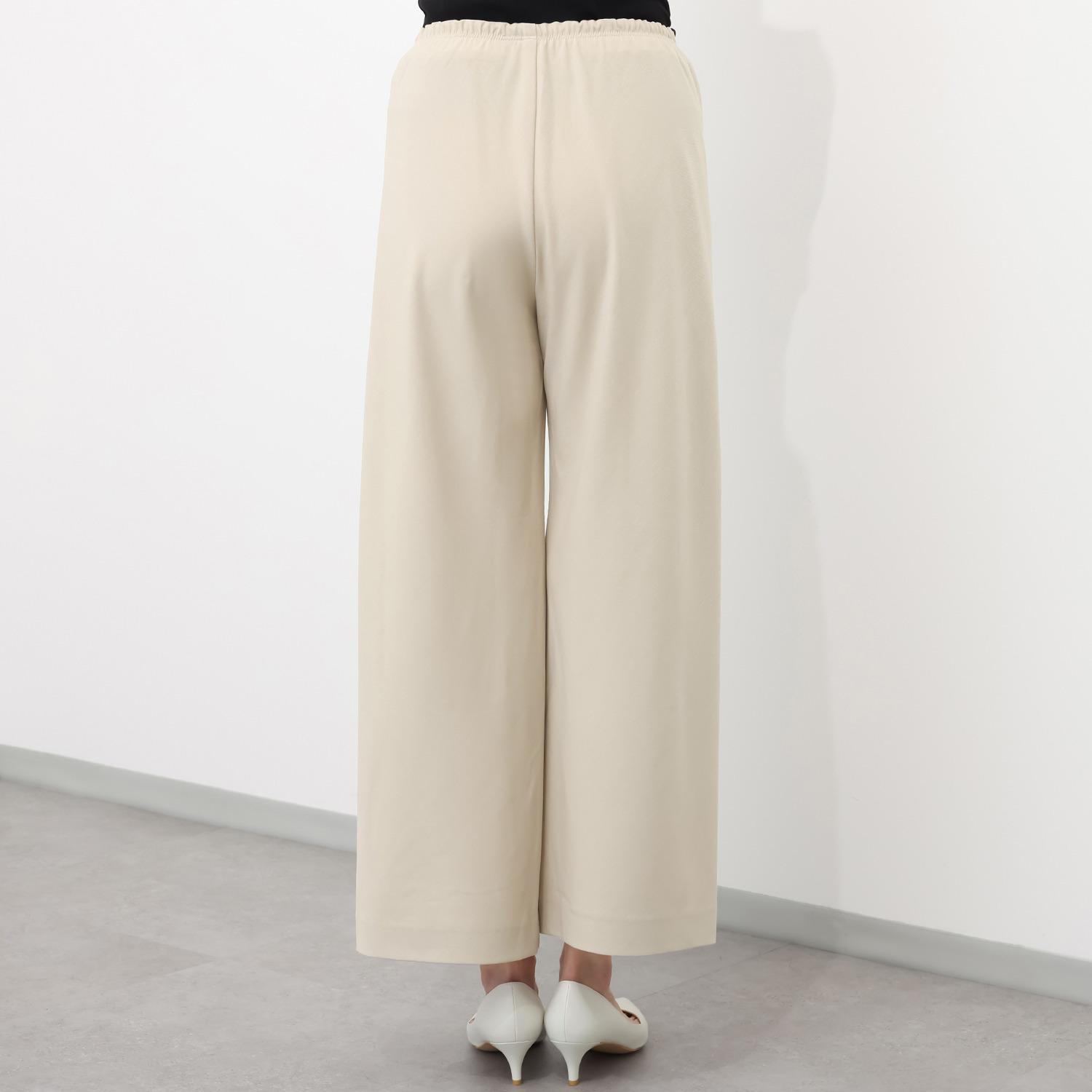 ヴィアッジャーレ バイアスツイル ドレープパンツ