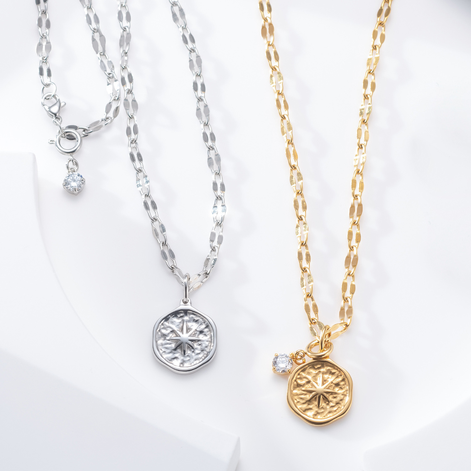 デルークス ステンレス コイン＆ＣＺチャーム付 ペタルチェーンネックレス