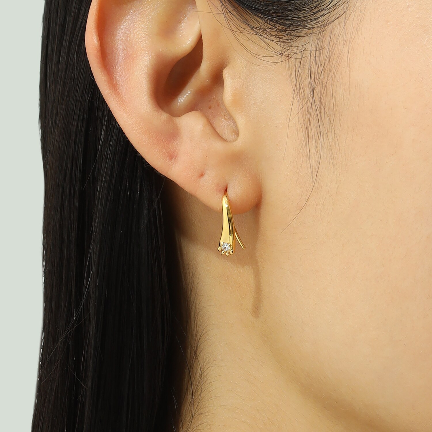 ドルチェモダール シルバー ＣＺ ネコ手ピアス