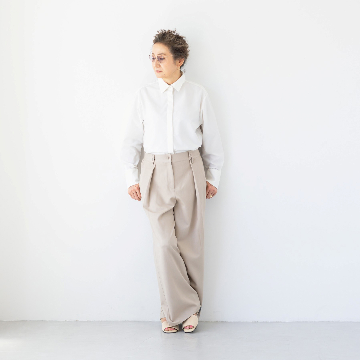 アンドスピカ ストレッチツイル タックパンツ