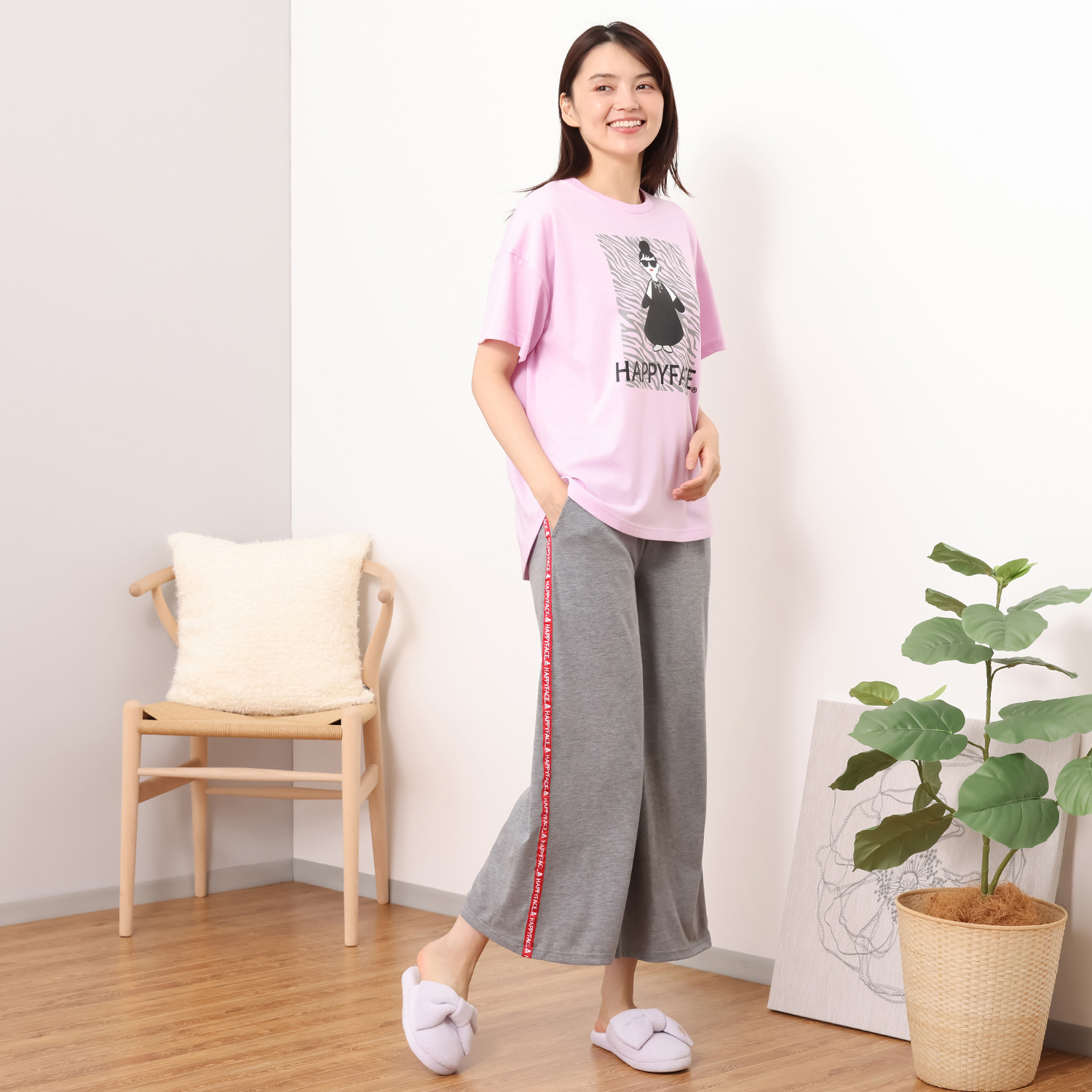ハッピーフェイス さらっと快適 綿混柔らかカットソー生地 ゆったりＴシャツ＆ ラインロゴパンツ スポーティー上下セット