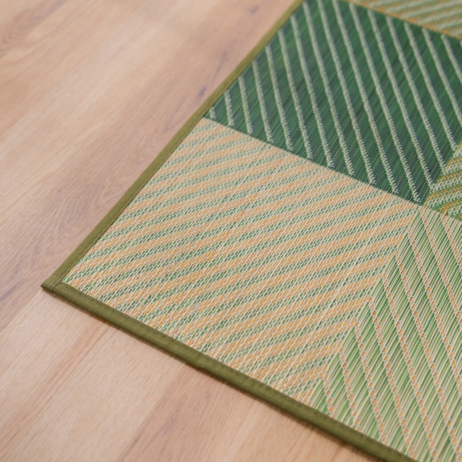 イケヒコ さらっと涼やかお部屋彩る 熊本産い草を織った 日本製　い草ラグ ＜１４０×２００ｃｍ＞